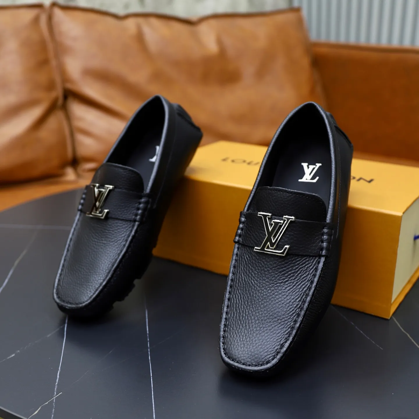 Ex-factory price: 480💰【LV】Louis Vuitton ⚠️High-end men’s driving and pedal series ⚠️38-44 (customized for 45) ⚠️All original cowhide leather! Thick and soft! Made entirely of calfskin lining! Rubber sheet anti-slip beanie sole! Three-dimensional package technology! Fashionable and classic! Handicrafts! Original high quality! Feel free to compare!